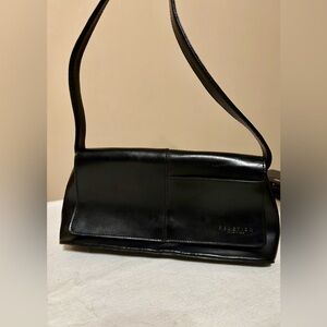 Vintage Reaction by Keneth Cole black leather shoulder baguette
